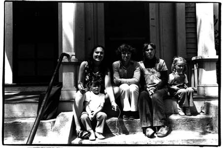 photo ofElsa Dorfman and sisters Sandy, Janie and nieces Julie and Lizzy Power